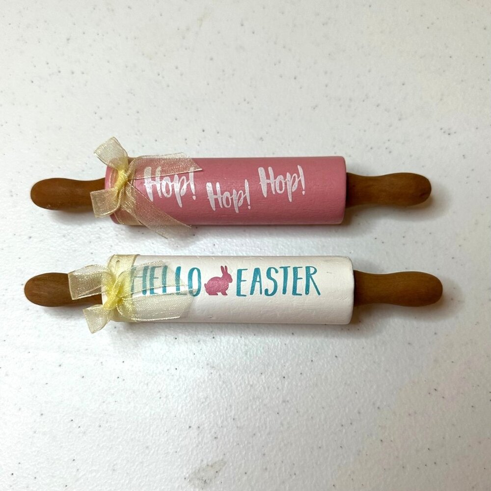 Set of 2 Easter mini rolling pins decoration Hop! Hop! Hop! and Hello Easter
